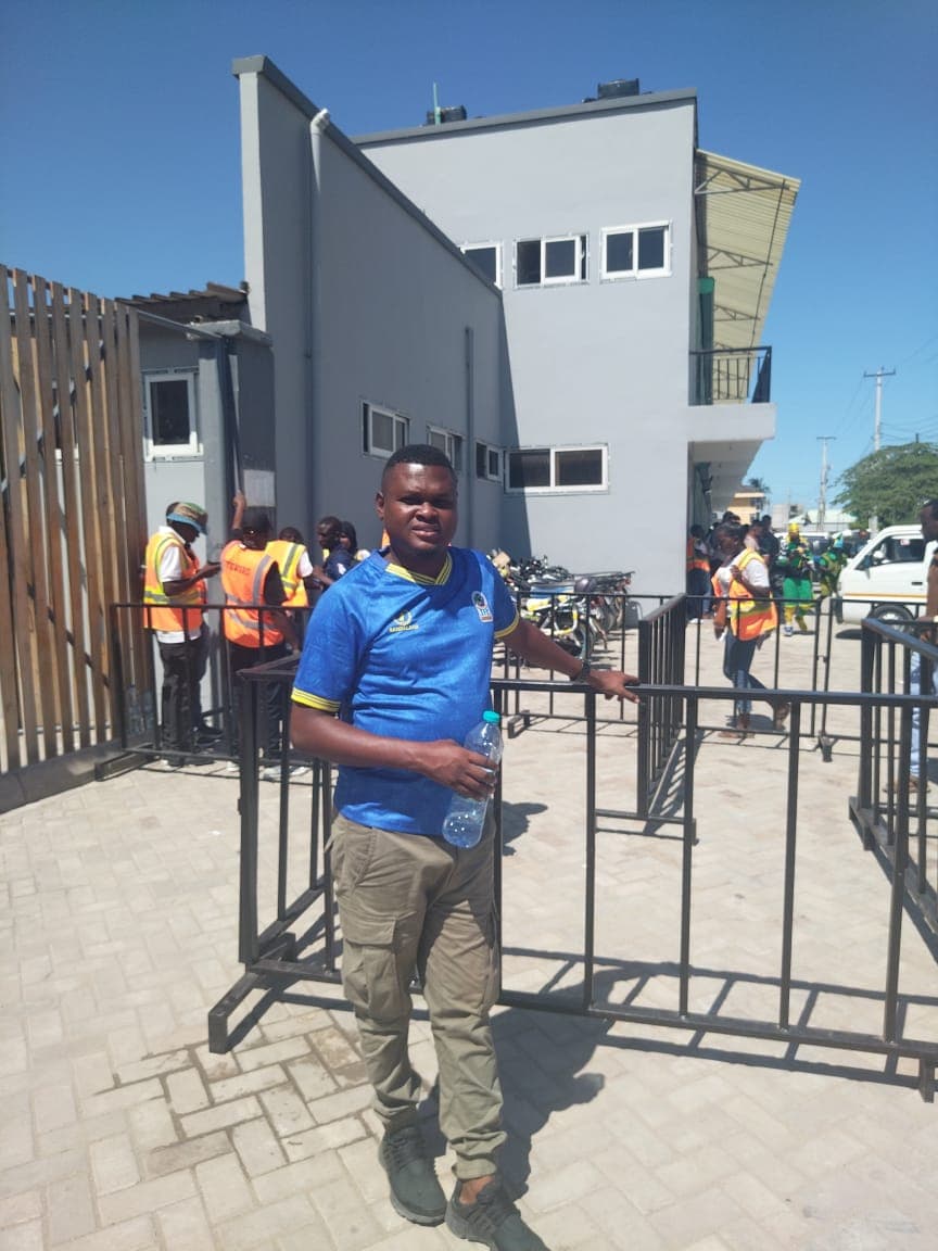 HKB officer on barricade duty outside a facility