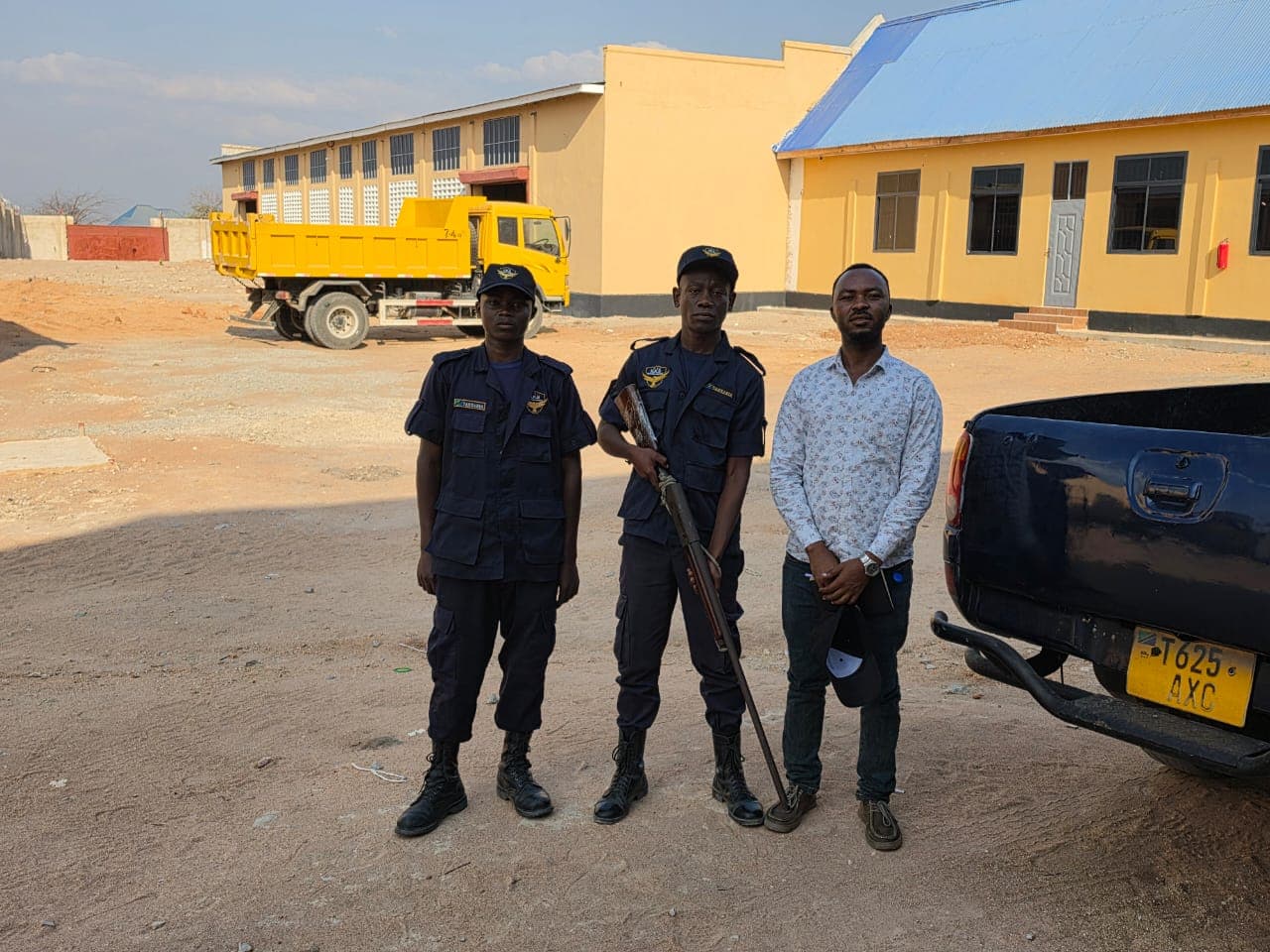 Second view of an HKB armed security officer on post