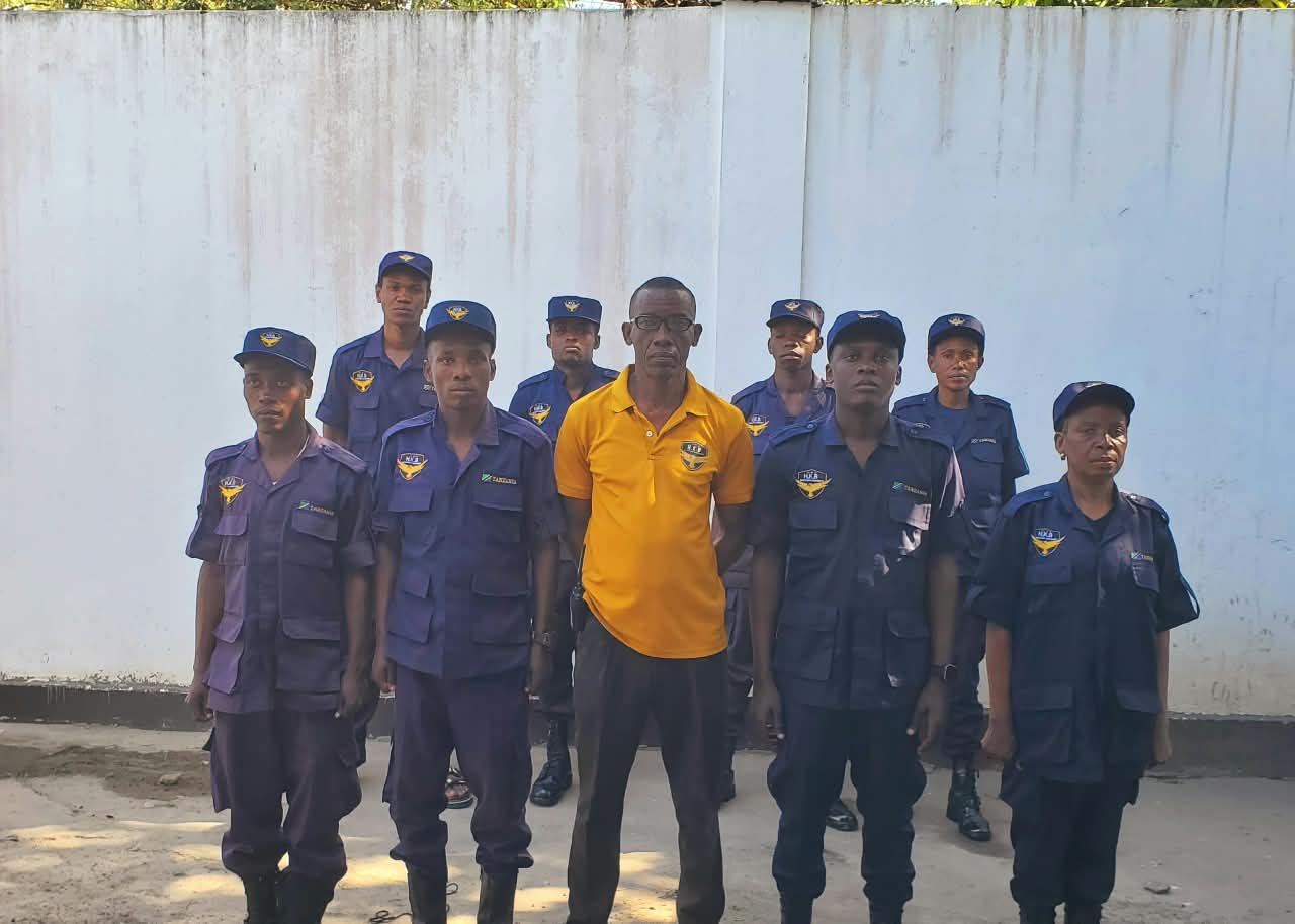 HKB officers posing with their supervisor